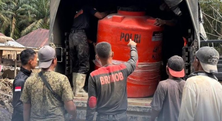 Masyarakat Desa Dalam Aceh Tamiang Sangat Senang dengan Pembuatan Sumur Bor oleh Satbrimob Polda Aceh