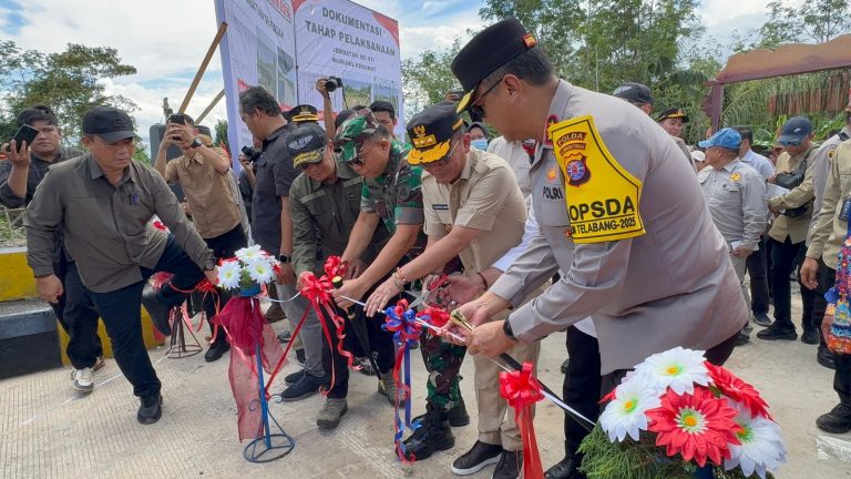 Hadiri Peresmian Jembatan Sei Asem dan Terusan di Kapuas, Kapolda Kalteng: Wujud Komitmen Dukung Pemerataan Infrastruktur