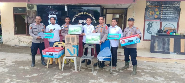 Pulihkan Pelayanan Usai Banjir, Kapolres Lhokseumawe Selurkan Perlengkapan Kantor ke Polsek Muara Batu