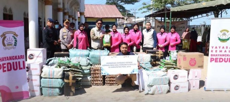 Ketua Bhayangkari Daerah Aceh Kembali Salurkan Bantuan untuk Korban Banjir di Pidie Jaya