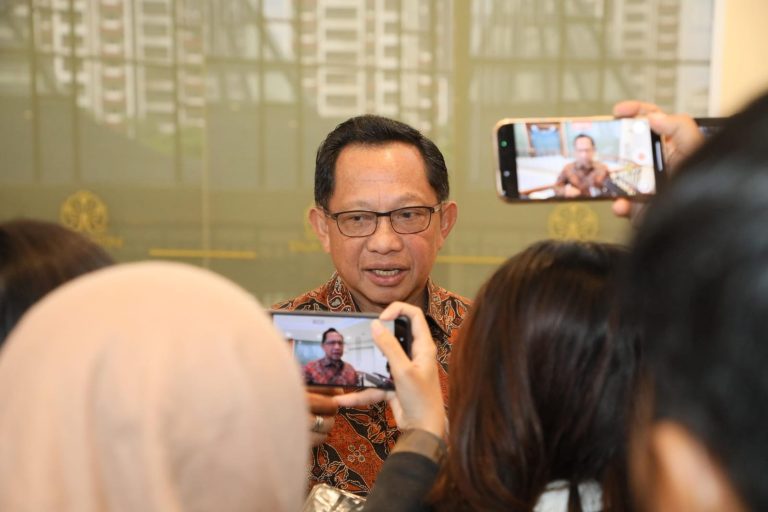 Mendagri: 106 Ribu Pakaian Baru Akan Disalurkan ke Warga Terdampak Bencana di Sumatra