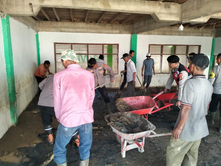 Polri dan Warga Bersinergi Pulihkan Pascabanjir di Pidie Jaya
