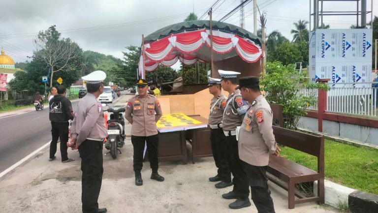Pastikan Kesiapan Pengamanan Nataru, Personel Pos Pam Km 31 Bukit Batu Gelar Apel Pagi Ops Lilin Telabang 2025