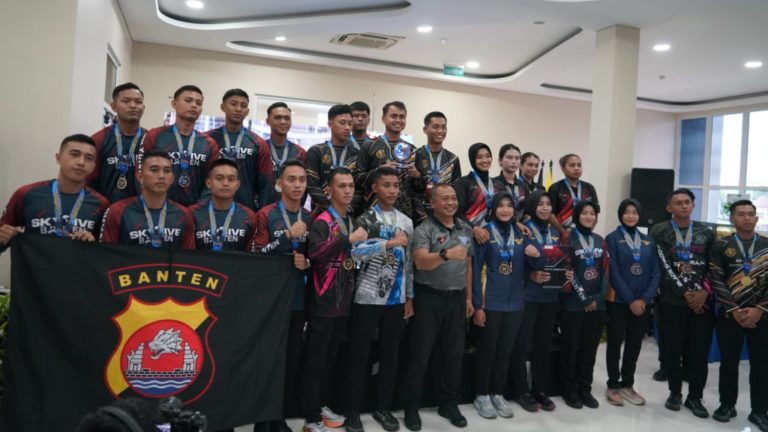 Brimob Polda Metro Jaya Torehkan Prestasi Gemilang di Kejurnas Indoor Skydiving Dankorbrimob Cup II – 2025
