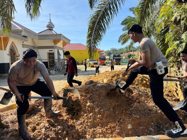 Sinergi Polri, PLN, Damkar dan Masyarakat, Hari Kedua Pemulihan Pasca Bencana di Trumon