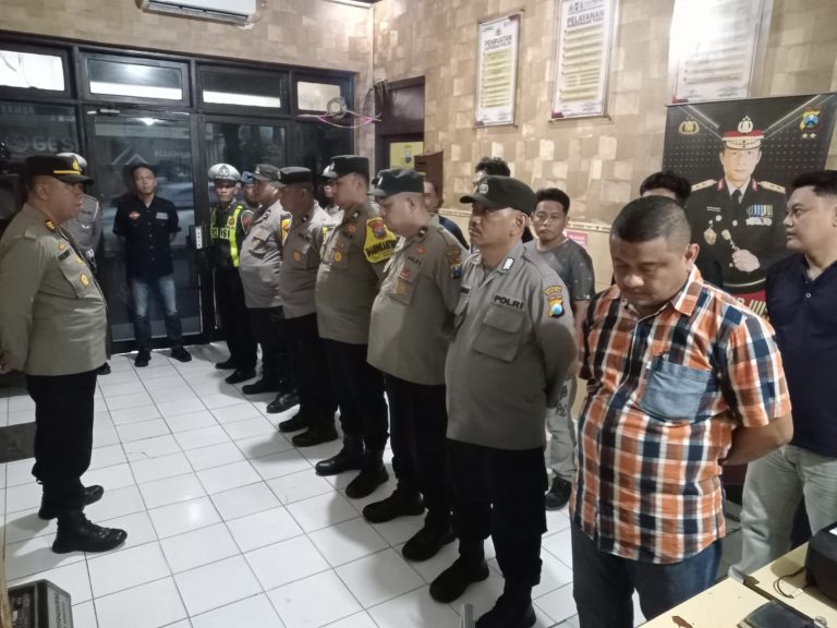 Polsek Semampir Gelar Apel Siaga Pengamanan Perayaan Malam Natal