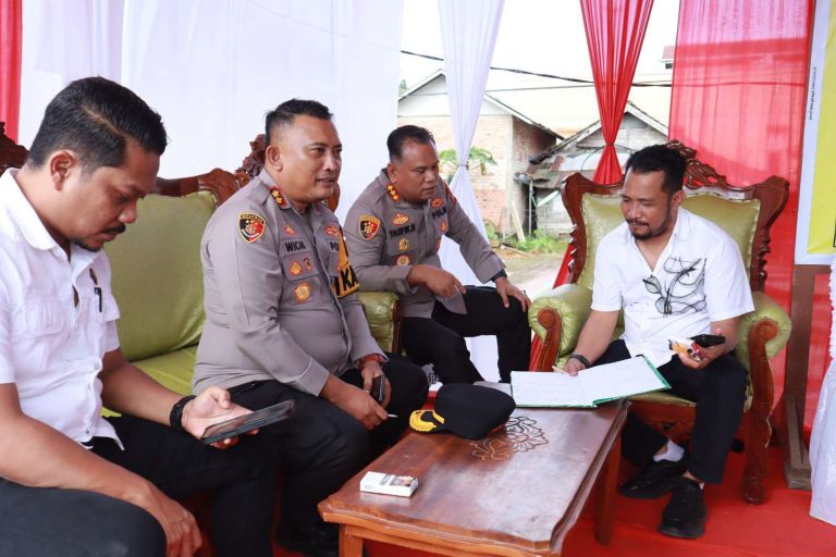 Dir Reskrimsus Polda Jambi Selaku Pamatwil Dalam Operasi Lilin 2025, Tinjau Pos Pam dan Pos Yan Di Wilayah Hukum Polres Tanjab Timur, Pastikan Situasi Aman Dan Kondusif