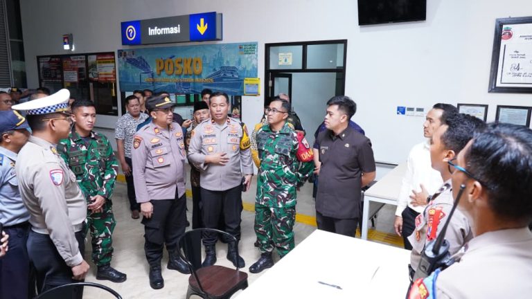 Dandim 0808/Blitar Bersama Forkopimda Kota Blitar Cek Sejumlah Gereja Dan Pos Nataru