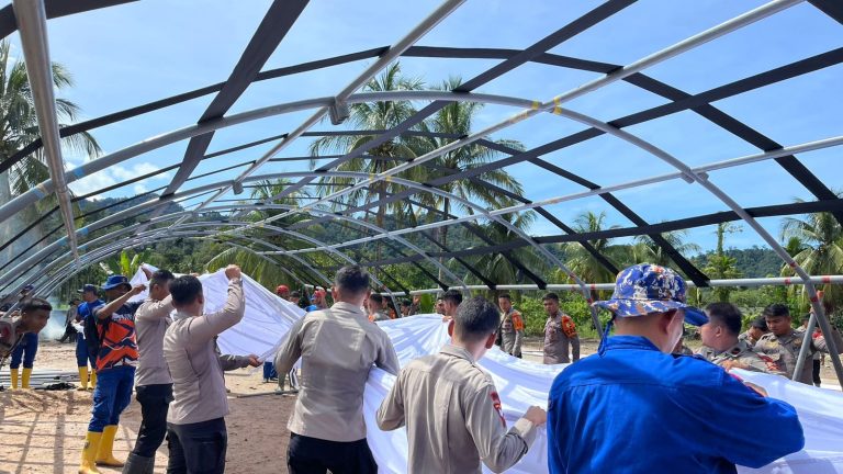 Brimob Polri Perkuat Pemulihan Warga Padang Pariaman Melalui Penyediaan Air Bersih, Huntara dan Akses Jalan