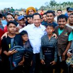 Mendagri Serahkan Bantuan ke Desa Geudumbak Kecamatan Langkahan, Aceh Utara