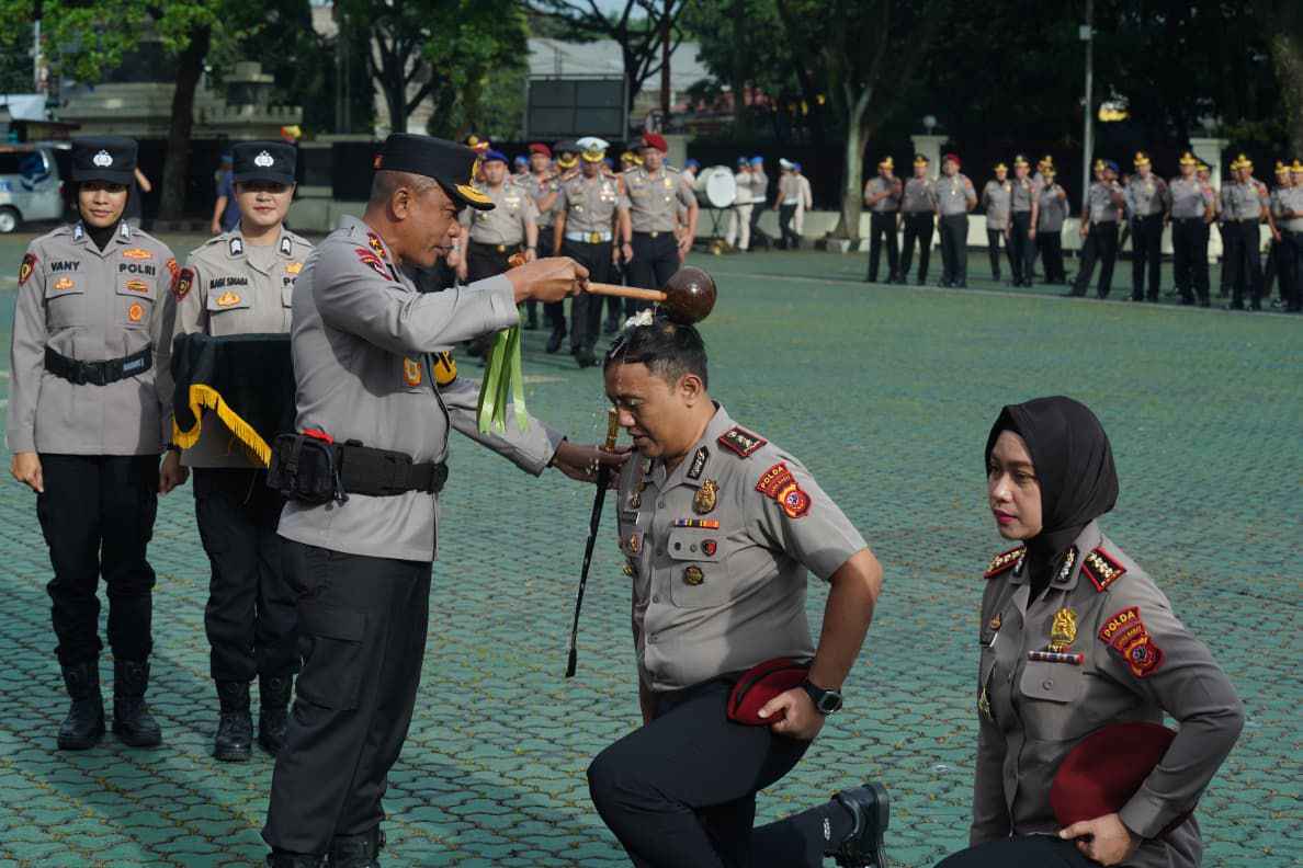 Mengawali Tahun 2026, Ratusan Personel Naik Pangkat, Kapolda Jabar Tegaskan Pangkat adalah Amanah dan Tanggung Jawab
