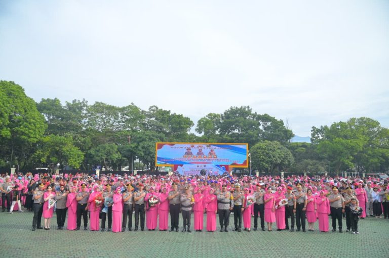 Kapolda Jabar Tekankan Integritas dan Profesionalisme dalam Upacara Kenaikan Pangkat Polri dan PNS Tahun 2026