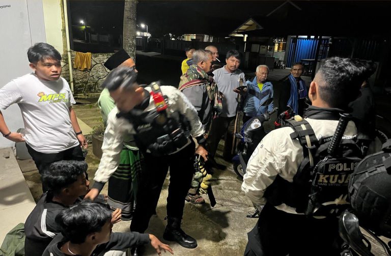 POLISI AMANKAN 10 REMAJA DAN SENJATA TAJAM, GAGALKAN AKSI PERANG SARUNG