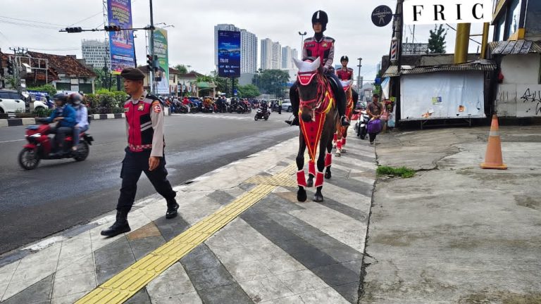 Tingkatkan Keamanan dan Ketertiban, Den Turangga Korsabhara Baharkam Polri Gelar Patroli Berkuda di Margonda Depok