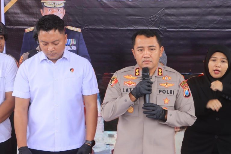 Polres Probolinggo Amankan 3 Tersangka Pencuri Koper Milik Wisatawan Asal Thailand di Gunung Bromo