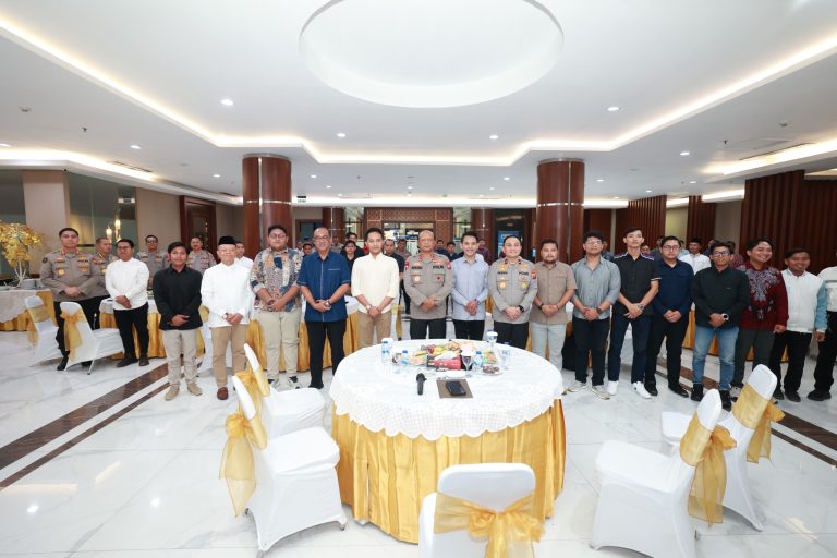 Kapolda Jatim Silaturahmi dan Buka Puasa Bersama OKP, ORMEK dan BEM Se-Jawa Timur