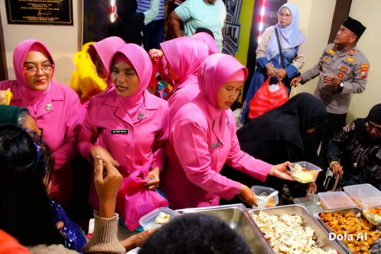 Jelang Operasi Ketupat, Polsek Pakal Hadirkan Pengajian dan Dapur Berkah Ramadan Bersama Warga