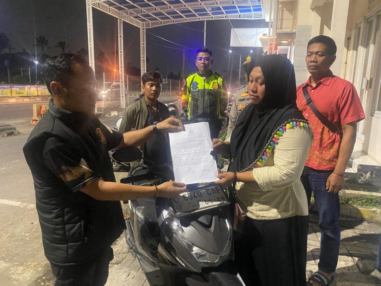 Polsek Kenjeran Kembalikan Sepeda Motor yang di laporkan Hilang Dan di Temukan di Suramadu. 