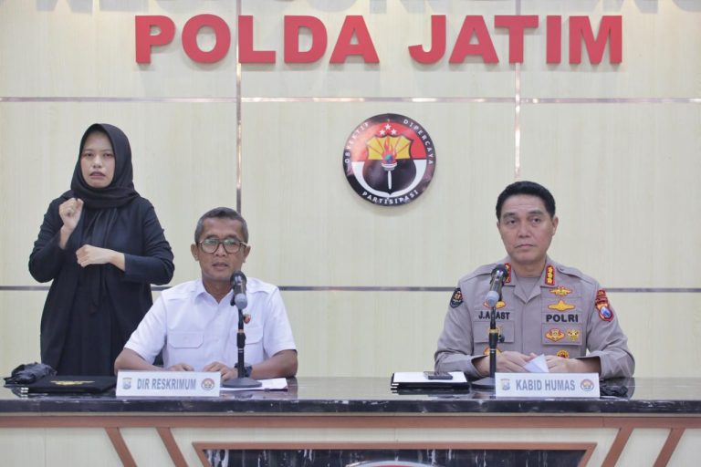 Polda Jatim Amankan Tiga Tersangka Kasus Pemerasan Disertai Pengancaman di Pasuruan