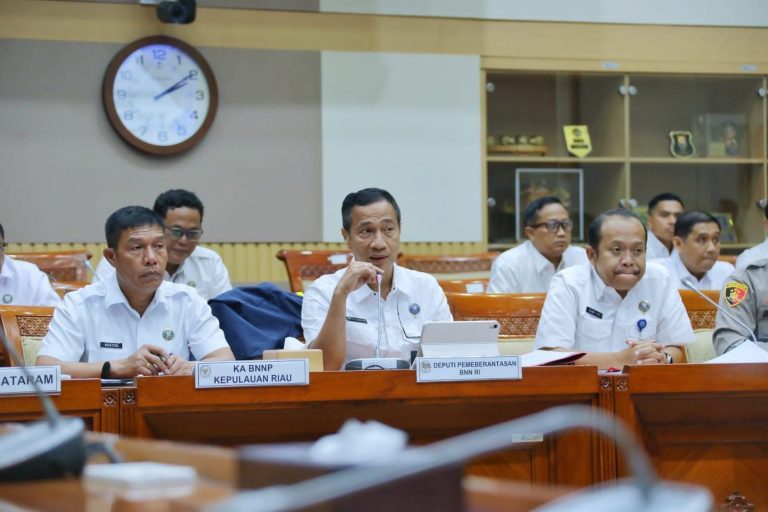 BNN PAPARKAN PENANGANAN KASUS PENYELUNDUPAN 1,9 TON SABU DALAM RDP KOMISI III DPR RI