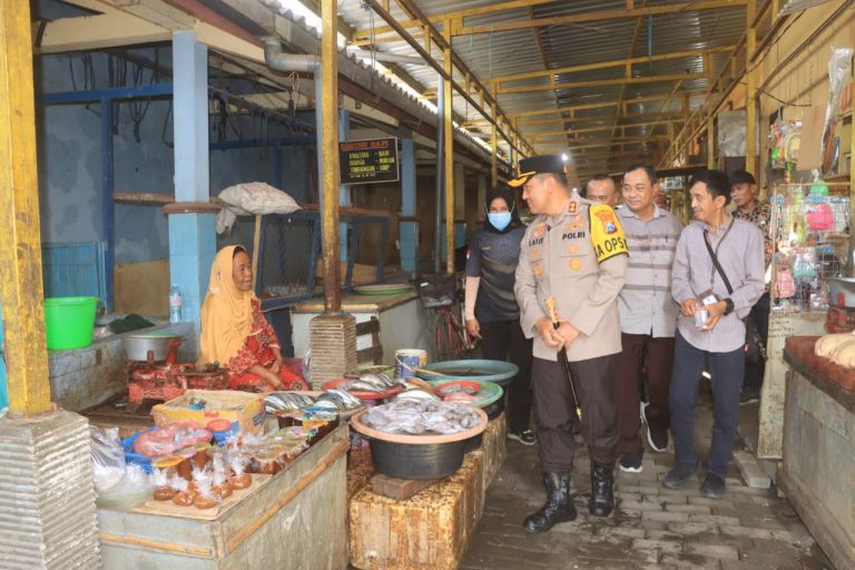 Jelang Idul Fitri Kapolres Probolinggo Cek Harga dan Ketersediaan Bahan Pangan
