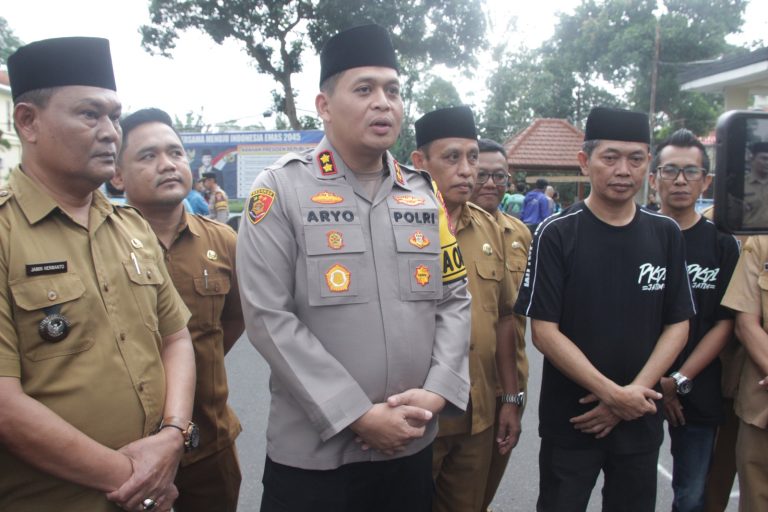Sinergi Polres Bondowoso dan PKDI Hadirkan Senyum Ojol Saat Menjelang Berbuka