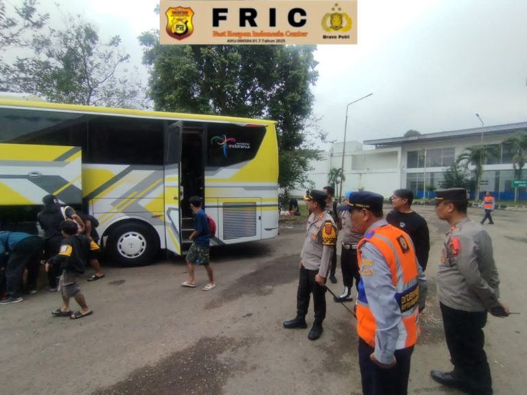 Kapolres Kuningan, AKBP Muhammad Ali Akbar, S.I.K., M.Si., telah melaksanakan pemantauan langsung di Terminal Kertawangunan