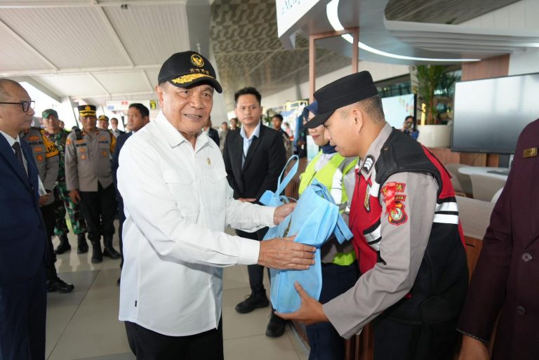 Di Tengah Guyuran Hujan, Polres Bener Meriah Laksanakan Sertijab Kabag Ops dan Kasat Intelkam