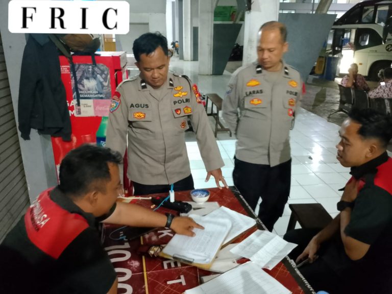 Ketua DPW FRIC Jabar Hj. Widaningsih S.Pd Turun Langsung Pantau Pospam Mudik Lebaran di Terminal Tipe A Kertawangunan Kuningan