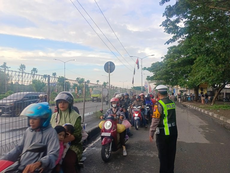 Jamin Kelancaran Arus Mudik, Polres Pelabuhan Tanjung Perak Siagakan Pengamanan di Pos Suramadu
