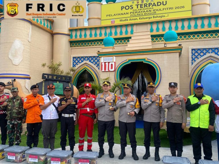 Kapolda Jabar Berikan Tali Asih kepada Personel Gabungan yang terlibat di Pos Hoegeng Simpang Gadog