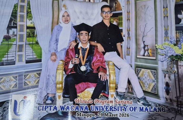 Ketua DPW Jatim Madas Nusantara H. Romlan Menyandang Gelar S1 Hukum