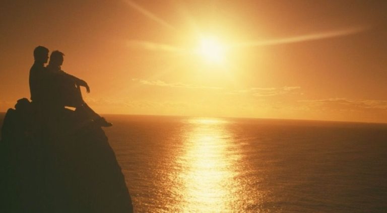 Cinta yang Tumbuh Diam-Diam, Menguat di Tengah Perjalanan Hidup