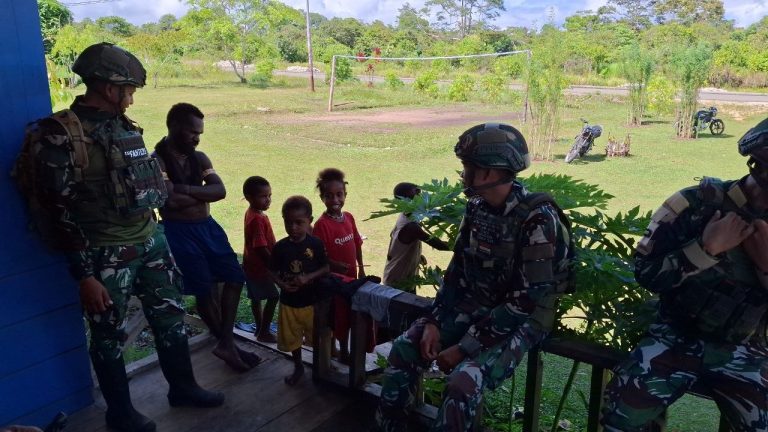 Komsos Humanis Satgas Yonif 521/DY, Pererat Kemanunggalan dengan Warga Kobakma