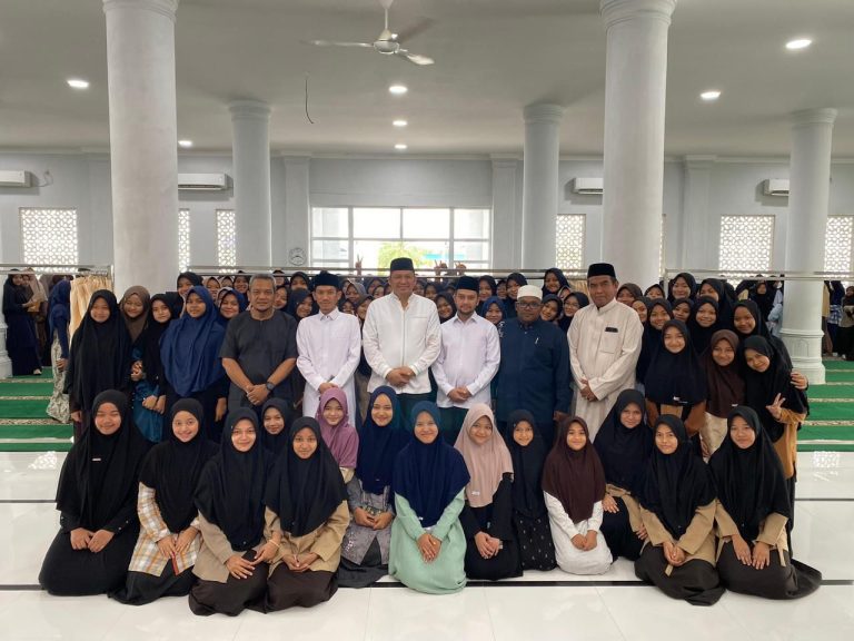 Kepala BNNP Aceh Ajak 800 Santri Dayah Ruhul Qur’an Bentengi Diri dari Narkoba
