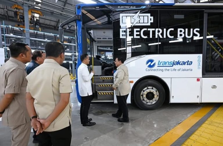 Presiden Prabowo Subianto Resmikan Pabrik Perakitan Kendaraan Komersial Listrik, Tonggak Baru Industrialisasi Hijau Nasional