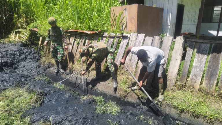 Binter Peduli Lingkungan, Satgas Yonif 521/DY Bersama Warga Gelar Aksi Bersih di Distrik Kurima, Yahukimo