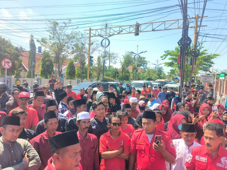 Skandal Peradilan di Sampang? 1.000 Massa Kepung PN, Kasus Syamsul Diduga Sarat Kejanggalan