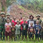 Bersama Rakyat TNI Kuat, Satgas Yonif 521/DY Bersama Warga Siapkan Lahan Gereja GIDI Pasmus Muaranawa