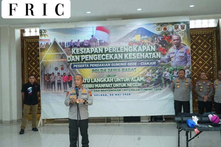Polda Jabar Siapkan Perlengkapan Memadai, Utamakan Keselamatan Pendaki Dalam Aksi Bakti Lingkungan Di Gunung Gede Pangrango