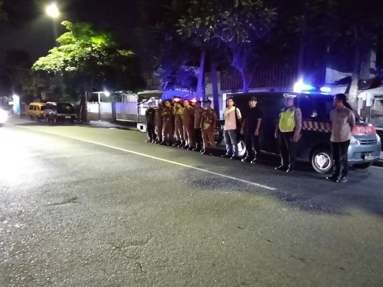 Di Bawah Sorot Rotator, Team Lengkap Patroli Jaga Semampir Aman
