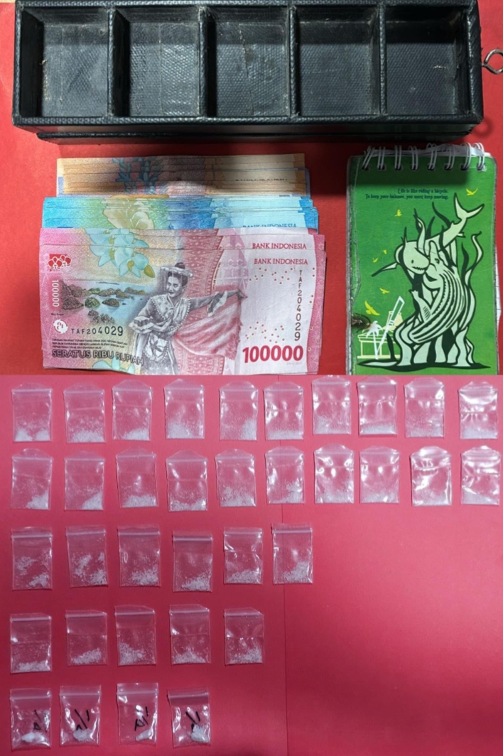 Satresnarkoba Tanjung Perak Amankan Dua Orang Pengedar Sabu di Benteng Dalam Surabaya.