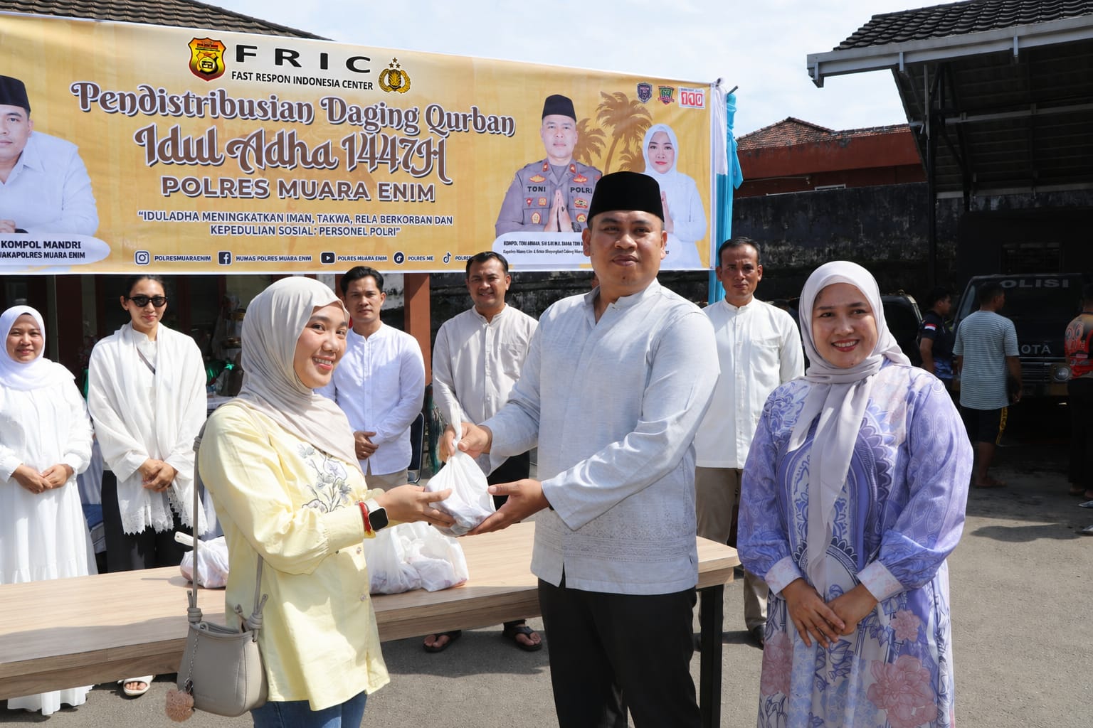 Humanis dan Peduli, Polres Muara Enim Sembelih 14 Sapi dan 12 Kambing di Hari Idul Adha