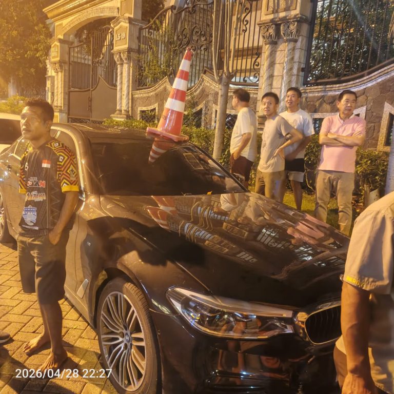 Mobil BMW Salah Parkir di Depan Shanghai Park, Mau “Didenda” 200 Juta