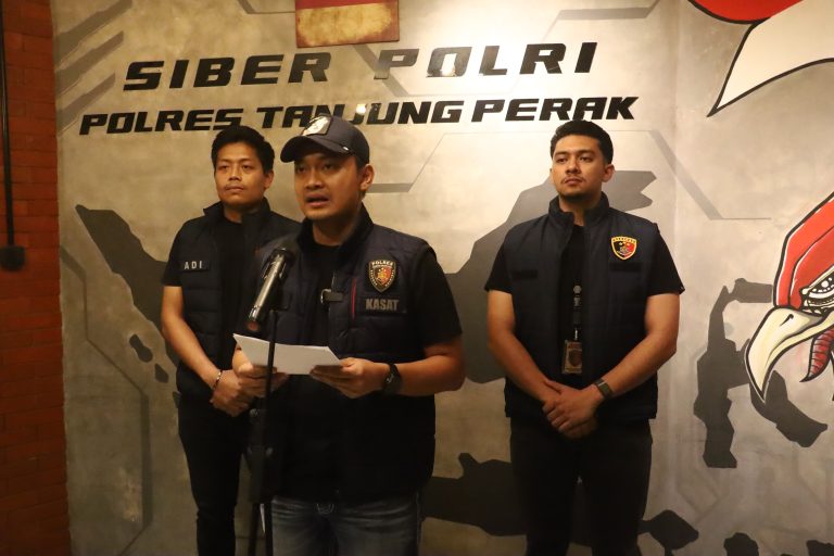 Polres Pelabuhan Tanjung Perak Amankan Pelaku Pemerasan Sopir Truk yang Viral di Medsos. 