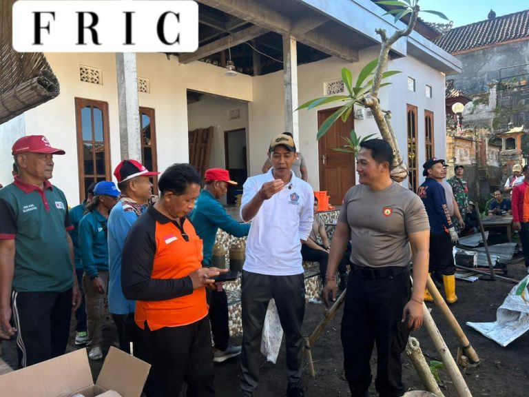 Polri Hadir untuk Rakyat! Satsamapta Polres Klungkung Bersama TNI dan Stakeholder Gotong Royong Bersihkan Puing Kebakaran di Desa Timuhun