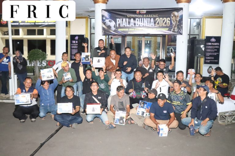 Piala Dunia Jadi Pemersatu, Wakapolda Jabar Rayakan Hari Bhayangkara ke-80 Bersama Warga di Cirebon Kota