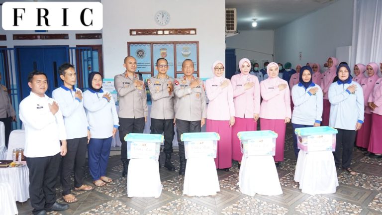 Kapolda Jabar Salurkan Bantuan Sosial untuk Relawan SPPG Kemala Bhayangkari Polres Garut
