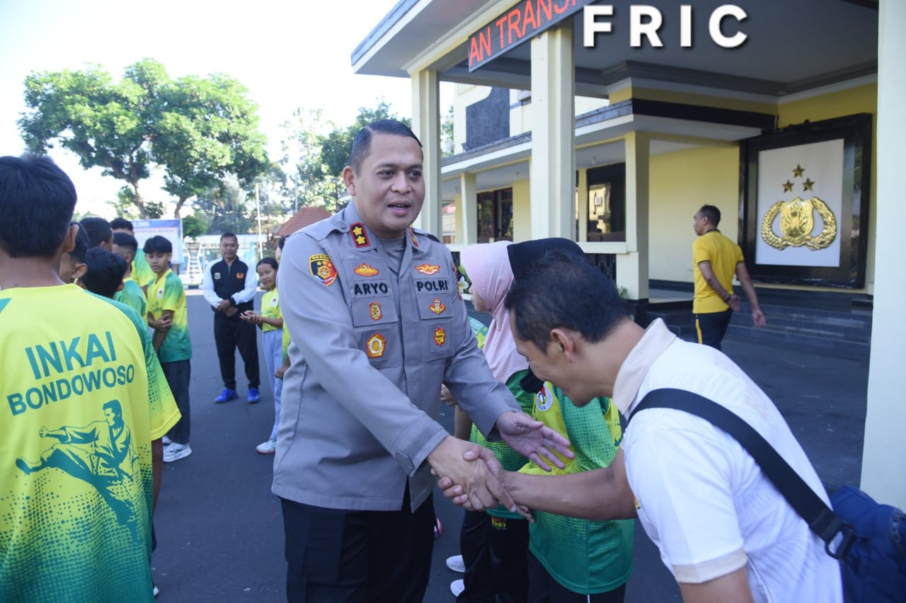 AKBP Aryo Dwi Wibowo Berangkatkan Atlet Karate Bondowoso, Targetkan Hasil Terbaik
