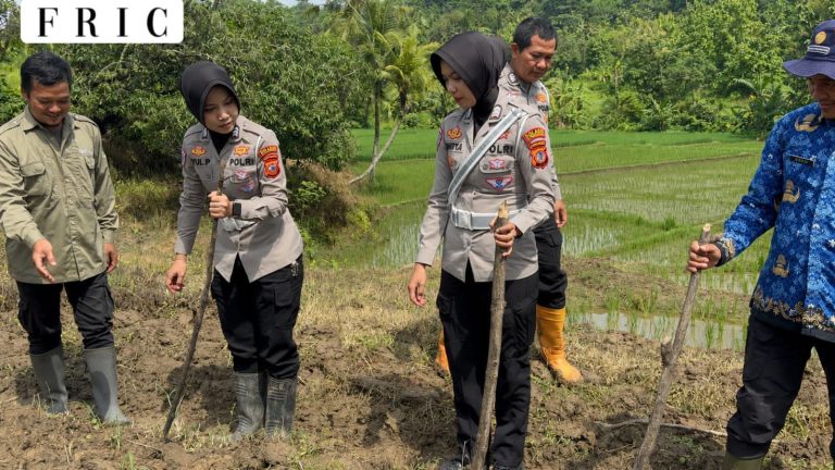 Satlantas Polres Kuningan Bersinergi dengan Dinas Pertanian Pantau Ketahanan Pangan di Desa Cibulan